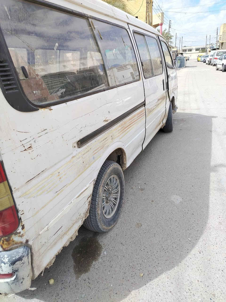 السلام عليكم فتون ٢٠٠٩ مطلوبة هيئة وغرامات ١٢٥٠ بيها وكالة راعيها ماواصلة سيارة مكينة كاز بيها تبخير ومشط استيرن تعبان بس السيارة خاهزة دواخلها نظيفة صدرها حلو سعرها ١٧ وبيها مجال للشراي ***********
