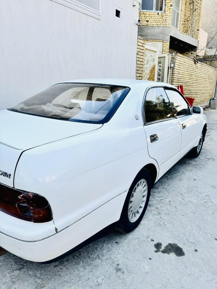 السلام عليكم 
كراون بطه متصل مديل 1994 
كهربائيات كلها شغاله 
مكفوله اصولياتها من نقل جثه كص
مكينه كير اكسن فول 
السعر 48$وبيها مجال 

مكان السياره كوت 
الشراي يتصل 
***********
