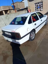 فكتوره حجم 20 موديل 1992 مصبوغه جمالية تدفئة وتبريد محرك كير شرط التوا...