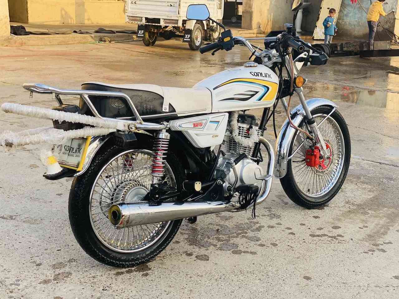 السلام عليكم
سولنك موديل2025 
5كير بدون سلف
محرك مامفتوح
تايرات شركه باتري جديد
شاشه إلكتروني سويج بلادي كنترول
السعر:650وبيً مجال للشراي
للاستفسار/***********
