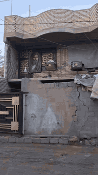 بيت للبيع طابقين سند 25مساحه140بناء135اربع غرف نوم صاله مطبخ واستقبال صحيات خارجيه وداخله طابق ثاني3غرف نوم صحيات  بيتونه مخزن 4×5 موقعه خلف مول ومنتجع جنائن كربلاء قرب مدينة العاب نوارس طريق الحر يبعد عن الشارع العام 200متر  سعر180وقابل للتفاوض  لمزيد من تفاصيل واتساب ***********
