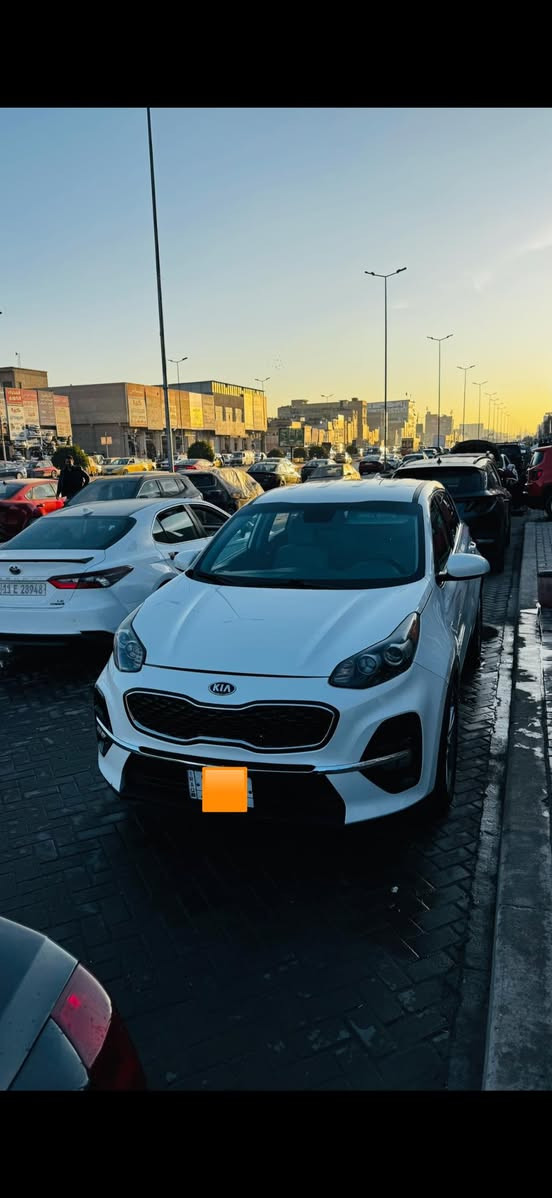 السلام عليكم سبورتج موديل 19 مواصفات عاديه محرك 2400 بلادي
السياره فورويل دفع رباعي
حادثه دعاميه امامي فقط الباقي بلاادي  اي صبغ مابيه 
اللون ابيض داخل بيجي مخمل
رقم بغداد الرقم الجديد
مكان السياره بغداد
السعر17800$وبيها مجال بسيط
***********
