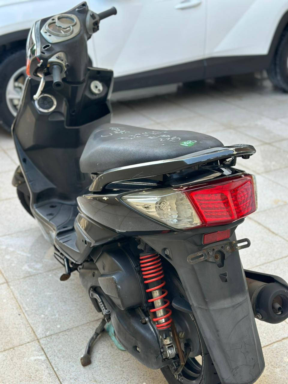 السلام عليكم
دراجه سكنس فحل كابريته ياباني 
الدراجه مكينه ناعمه تخبل منزله على ايدي من الرمبه
كلشي مابيه بس يحتاجله دسك امامي والعداد ميشتغل بس
مكاني حله حي الامام 
السعر 750 وبيه مجال كلش بسيط
رقمي *********** الاتصال او المراسله على الواتساب
خاص مامتواجد
