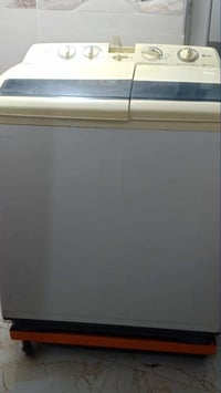 غساله LG شغاله غسل وتنشيف  ما بيها عيب  السعر 50 وبيها مجال  للأستفسار...