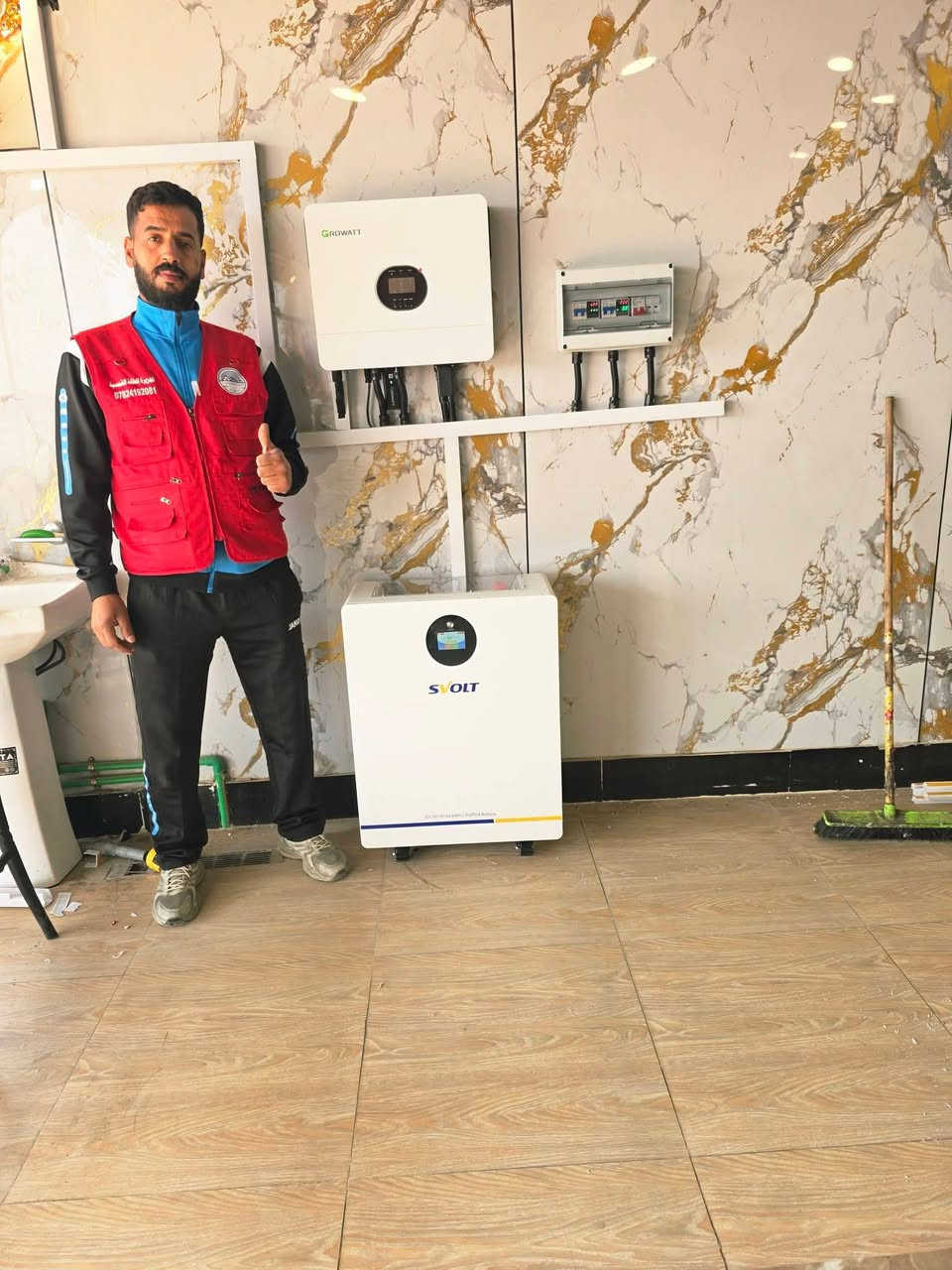 تم ربط منضومة طاقه شمسية  بقدره 16 امبير ليلي ونهاري للأخ العزيز إبراهيم، صاحب مطعم، بيت المشاوي. باستخدام بطارية svolt بحجم 16 كيلو العملاقه وبضمان لمده 5 سنه وانفيرتر  6 كيلو واط  قابل للتطوير مستقبلا وبضمان لمده سنه والواح عدد 8 الواح بقدره 620 واط بضمان لمده 15 سنه كل ذالك تجدونه لدى الجزيرة للطاقة الشمسيه ملاحظه اخوان يوجد لدينا منظومات على ماستر كارد الرافدين بدون مقدم لمده 18 شهر شركه الجزيره للطاقه الشمسيه الحل المثالي بيتك كل ما عليك الاتصال بالرقم***********()***********
