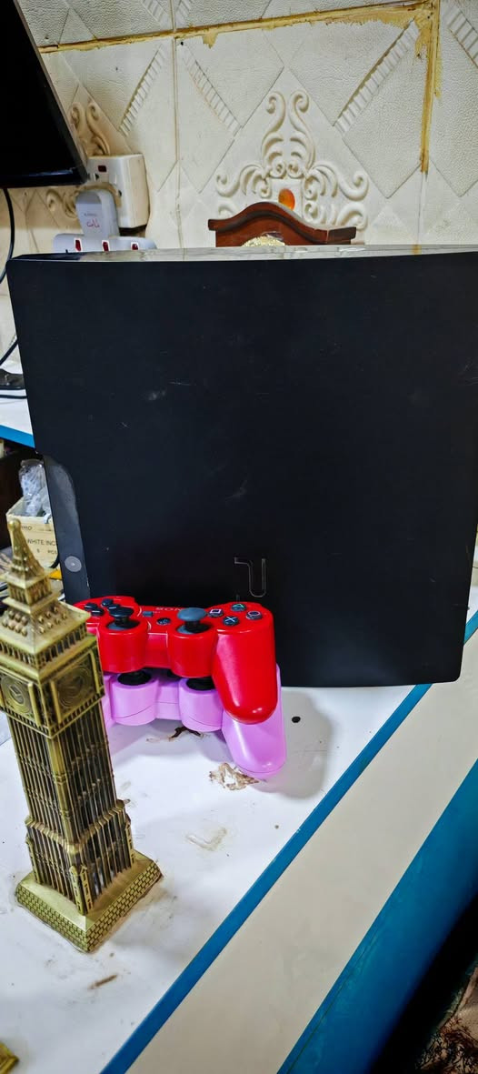 بلي ٣ مهكر مع ١٢ لعبة وياه جوستكين وكامل ملحقاته السعر ١٦٥ وبي مجال للاستفسار ***********
