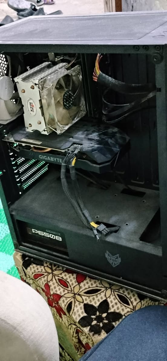 السلام عليكم حاسبه pc. للبيع مواصفات موجوده بلصور كيس وشاشه سامسونك مقوس 144 هيرتز وماوس وكيبور وسماعات گيمنگ حاسبه نضيفه وحلوه وقويه وسعر مناسب تواصل *********** متواجد فيس واتس مكان كربلاء

