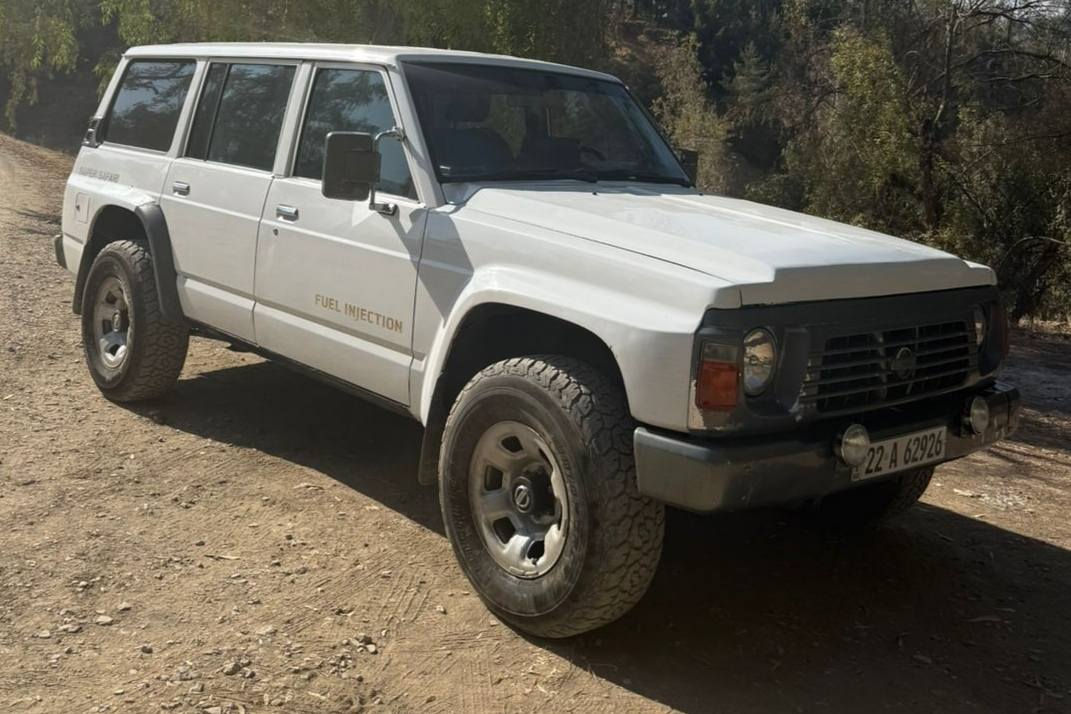 نیسان پاتڕۆڵی تەخت، مۆدێڵی 1997
 مەکینەو گێڕ بیلادی بە شەرت، 
رەقەمی هەولێر عەسڵییە و کیتابی ئینتەرپولی هەیە 
هیچ کێشەی نییە، 
سەیارەکە بێ لێدرانە، 
بۆنیتی بۆیاخە لەگەڵ و چەمەلەخی دواوەی 
لەسەر جوانی بستێکی هەیە.
سەیارەکە شاشە و کامێرا پێش و دواوەی هەیە، 
کوشنی گۆڕاوە بە جێبی رانگلەر. 
زۆر پاک ماوەتەوە هەیکەلی و مەسرەفی تیا نییە.

سـعـر : لە کۆمێنت داوابکە ڕاستەوخۆ بۆت دێت 📥 

گێر و مەکیەنەی بەشەرت 
هیچ کێشەیەکی تێدا نییە 

ژمارەی خاوەنەکەی 
***********
