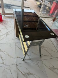 ميز مكتبي • شبه جديد • شاميه قرب الوراوشه