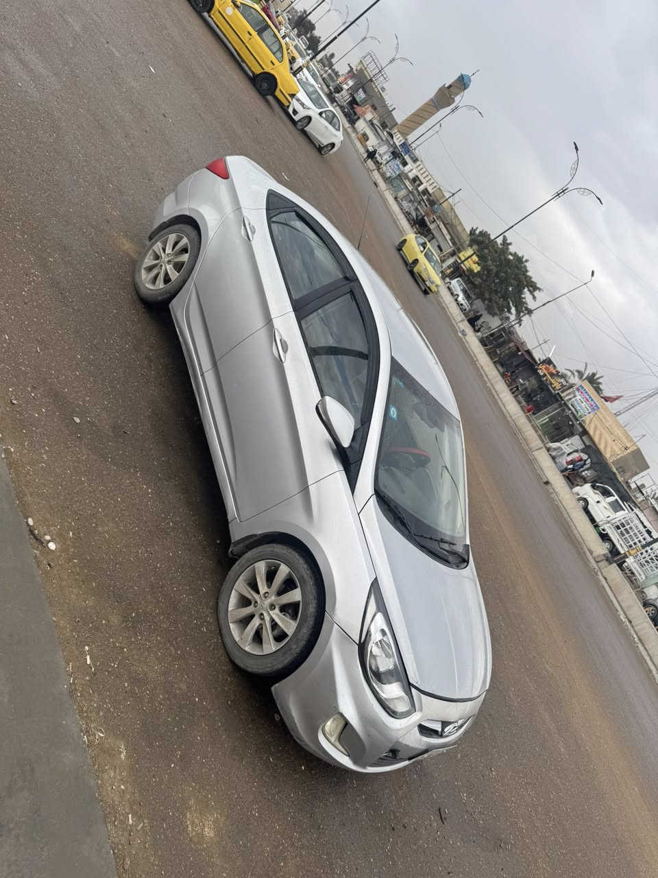 السلام عليكم
اكسنت موديل 2014 خليجي استلام شركه
سياره على البلاد جديده مال بيت 
محرك 1400 دوش 
كير مكينه مكفولات 
مكفوله من الصبغ بس باب الخلف السايق مبدل نفس للوان 
سنويه وهزه جديده قبل 5 ايام سنويه 2030
رقم انكليزي
تحويل مباشر 
سويج عدد 2
صدر جديد تخم تاير جديد تدفئه تبريد 
اشاير بلمري تحكم ستيرن شاشه كامره غرفه جديده 
سياره كل نقص مابيها السعر 92 وبيها مجال 
العنوان حي القاهره ***********
