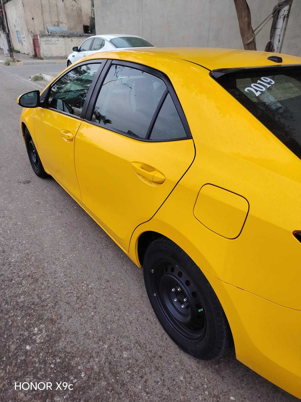 سلام عليكم موديل 19 بسمي رقم انلكيزي بطاقه بانزين بيها سياره كلش نضيفه ماشيه توها ثمانينات فقط جاملغ سايق مبدل وربع البنيد مصلح مالتها بلادي هذا ضررها والباقي كفاله عامه   سعر المطلوب 167بيها مجال رقم ***********
