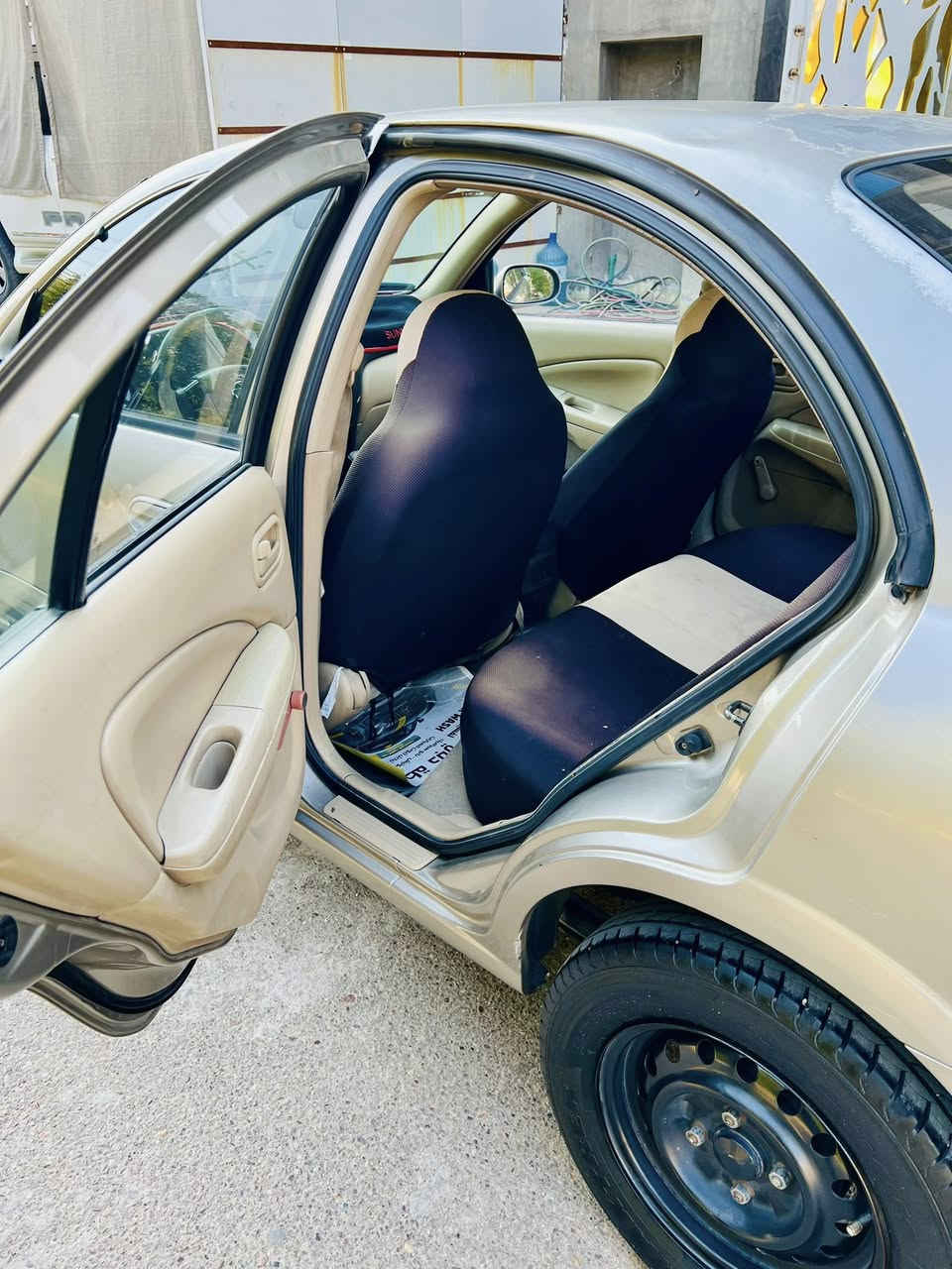 سلام عليكم 
نيسان سني ٢٠١٠ مكفوله من الصبغ والضربه سياره حلوه     وجديده استخدام شخصي لدكتور
رقم اربيل باسمي  تحويل ثاني يوم عادي 
رقم انكليزي  سنويه جديده وهزه جديده 
سياره كامله ماناقصه اي شي  من تبريد من حداديه من كهربائيات كل شي شغال بيهه السياره رايدهه ب٩٥ وبيهه مجال 
بغداد حي الجهاد
رقم الهاتف ‭٠٧٧٠ ٨٧٥ ٩٦٠٤‬
