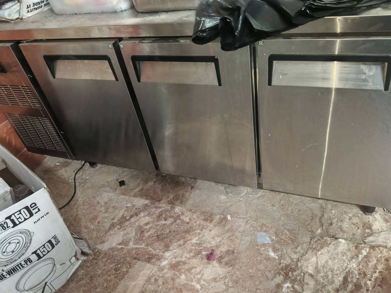 غراض مطعم للبيع ***********
