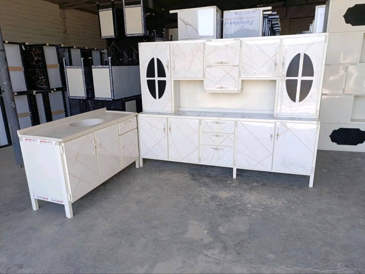 كاونتر مترين ونص مع ملحق مترين ونص.  مع سنك مرمر متر ونص السعر 350

توصيل الجميع محافظات العراق 
الاحجز والاستفسار راسلو الصفحه