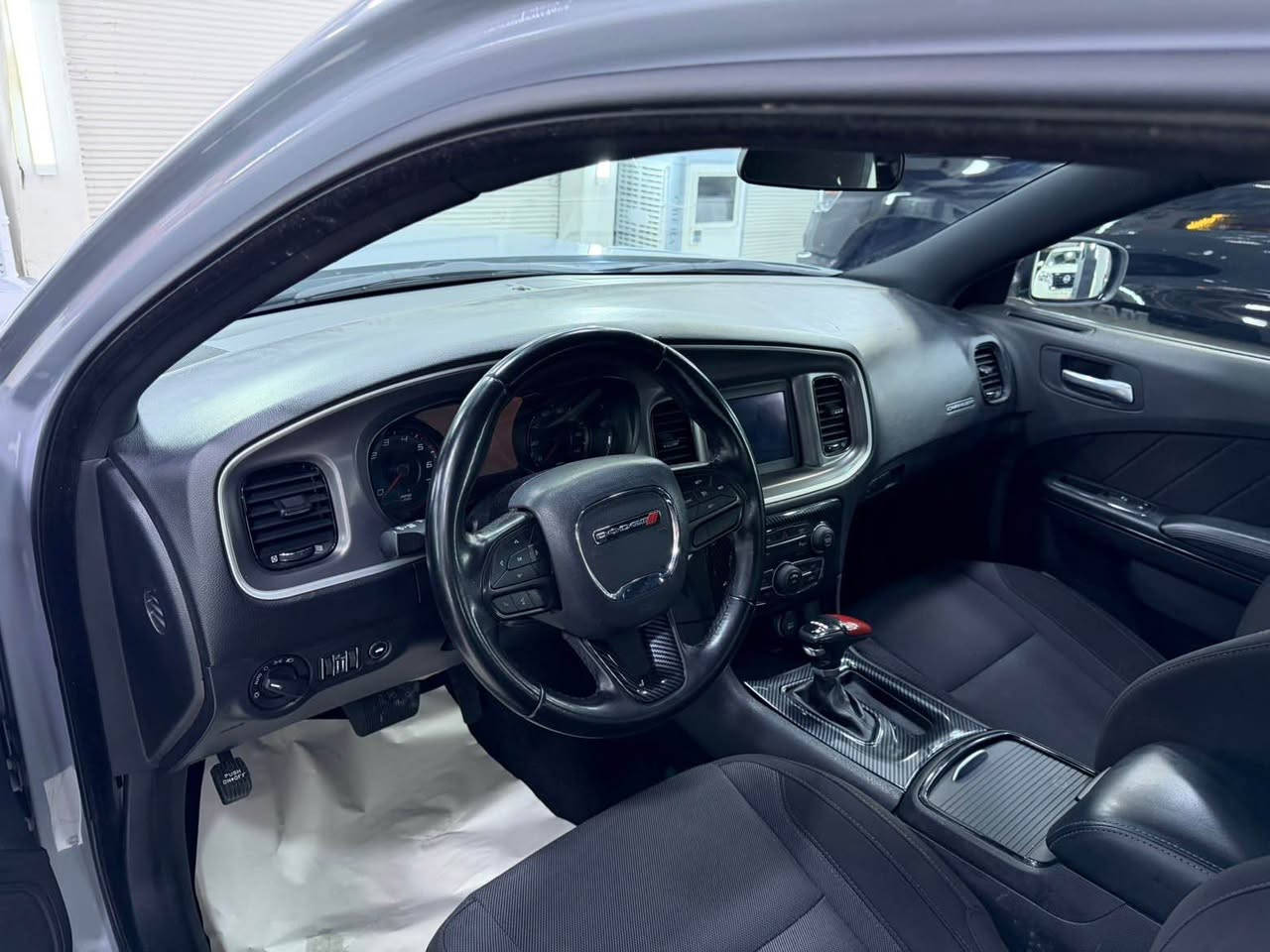 السلام عليكم بيع او مراوس
جارجر 2022 Sxt
لون  سموك فاتح 
سلايت فتحه سقف
كشن حضن
تشغيل عن بعد
حساسات 
كامره
ويل 20 بلاد 
السياره بيه بونيد صبغ فقط 
بدون دواخل 
باسمي شرط تحويل والغرامات والوكاله
صور الحادث مرفقه مع المنشور 
السعر 240 
مكاني كركوك
*********** كركوك, العراق
