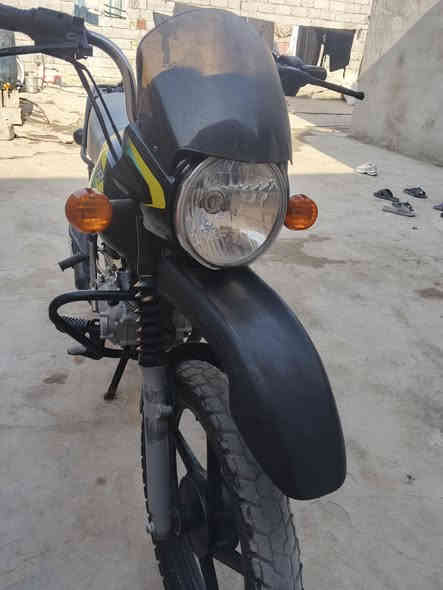 يالله 
سلام عليكم 
دراجه بوكسر دراجه نضيفه كلش انضف من الصوره شاصي 18 والباقي 25 اوراق اصوليه دراجه مكفوله من كلشي 
مكينه 25 بعدها ما ماشيه 20 كيلو 
السعر 1350وبيها مجال بسيط
خاص + *********** مكاني قضاء الدوايه
