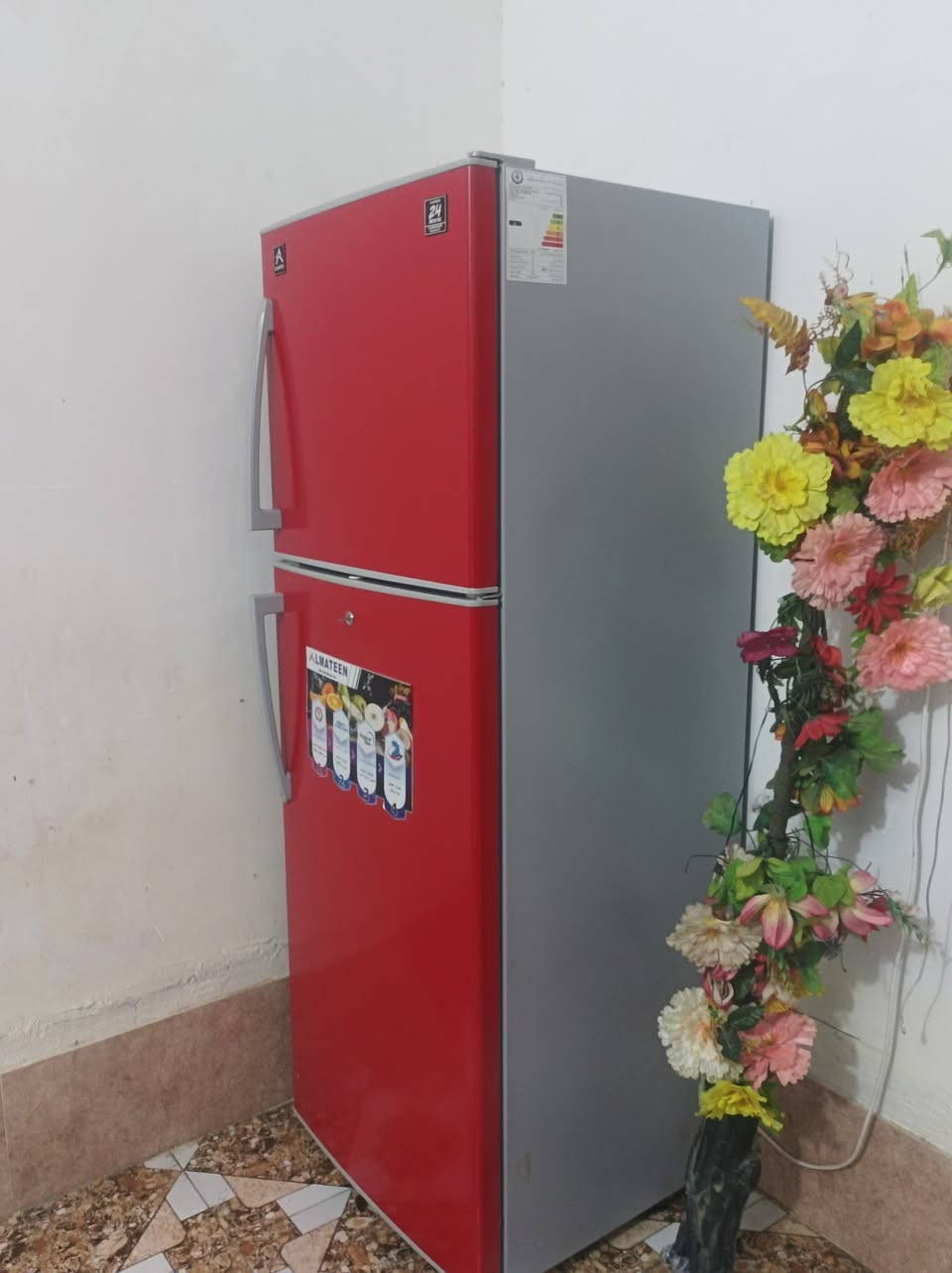 متوفر تلاجه للبيع جديد الله شاهد 12قدم
اللبيع مستعجل السعر 225 ***********
