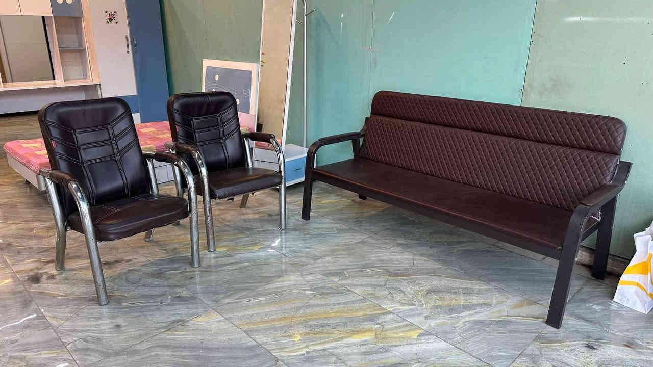 كراسي مكتبية عدد 3 نظافة 85‎%‎ السعر 125 الف فقط 
(ملاحظة: كرسي من الكراسي المفرد الخشبة الي بالظهر بيها حركة )

موصل الجانب الايسر /حي المثنى ✅✅✅

الشارع المقابل لمنتزه المثنى
✅شارع عمارة النخيل 
✅وماكس جيم 
✅وازياء النمور 

داخل الفرع بالنزول قرب كراج  غسل السيارات   

(منزلي) لبيع الاثاث المستعمل 
متواجدون من الساعة ال3 الساعة 10 مساءاً ♥♥♥

الاتصال  من بعد  الساعة 2ظهرا  الى 12مساءا 

*********** موصل, نينوى
