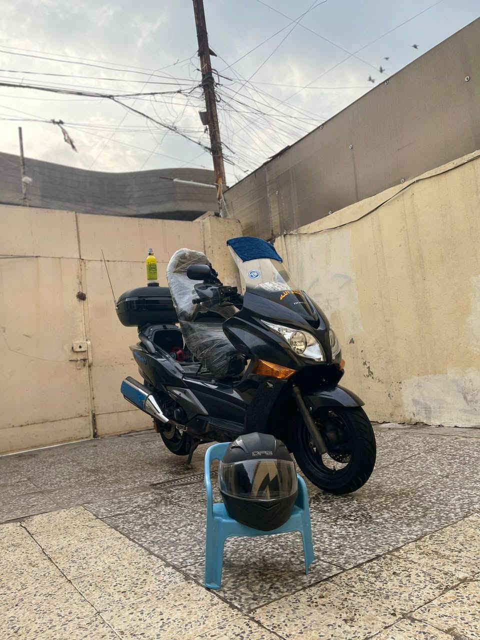 السلام عليكم 
سلفر ونج جيتي محرك ٤٠٠
دراجه حلوه ونضيفه دراجه بيها صبغ ماشيه ٤٤
مكاني بغداد الورفلي رقم الهاتف للتصال ***********
