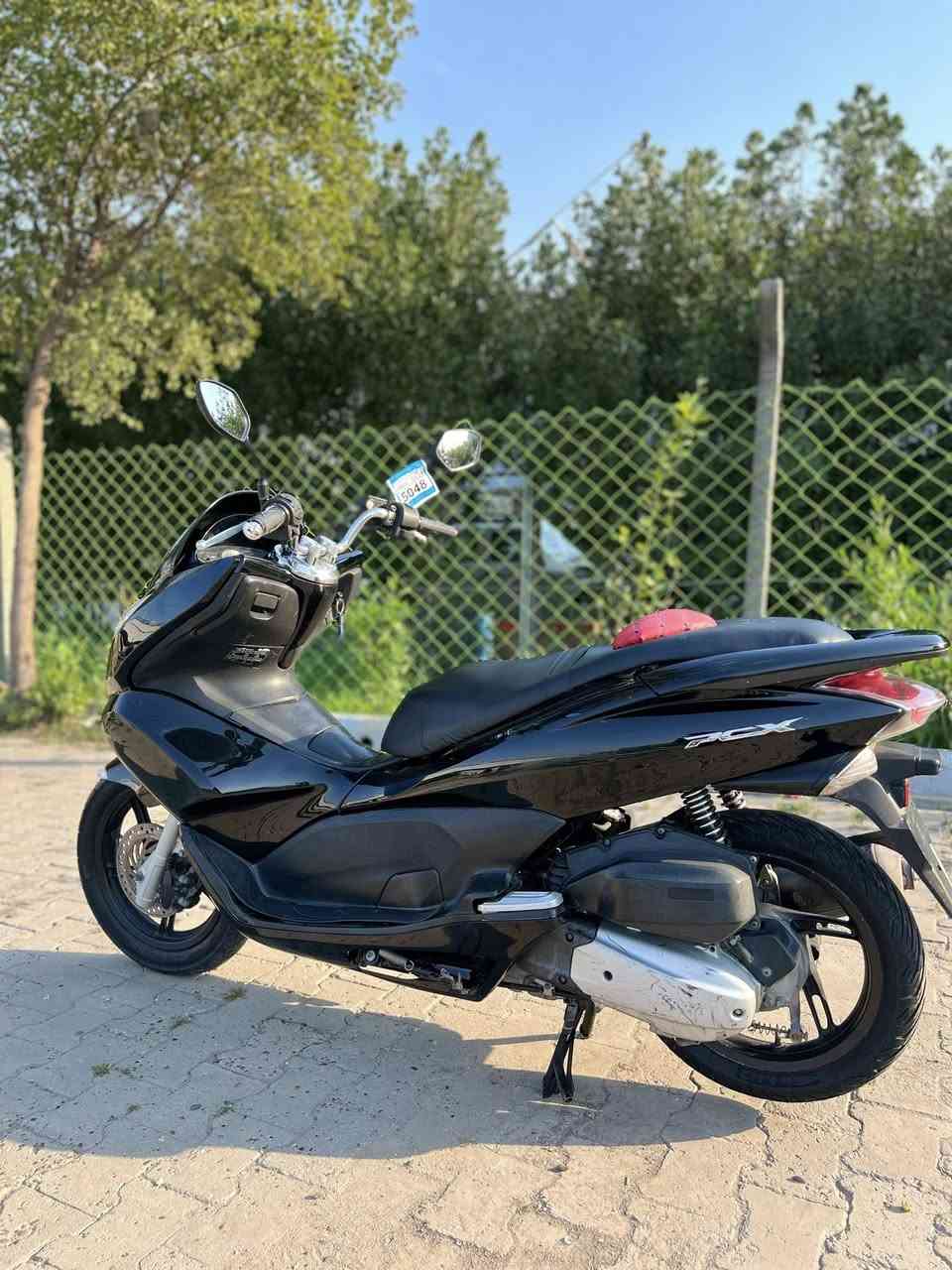 السلام عليكم للبيع دراجه pcxجيل الاول  دراجة نضيفه مال رمبه
 الدراجه على  ايدي حجم مكينه 150ياباني الاصلي دراجه جديده مال جناي  لون  اسود  
ياباني دراجه كامله أستان كهربائي  حساس ازدحام  Aدراجه جديده الدراجه مكينه شلعه معدل خير من اللّٰه دراجه تكول جديده بمعنئ الكلمه واحلا من الصور مال جناي المكان بغداد دراجة مكفوله اي نقص مابيه السعر 1350
وبيها مجال بسيط  مكان بغداد 
اي استفسار ***********
