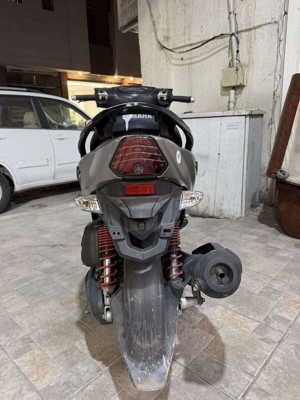 دراجة gtr 2013 للبيع مابيها اي نقص كلشي بلاد دشبول ٣ ألوان السعر مليون وبيها مجال بسيط مكاني بغداد ساحة عدن ***********
