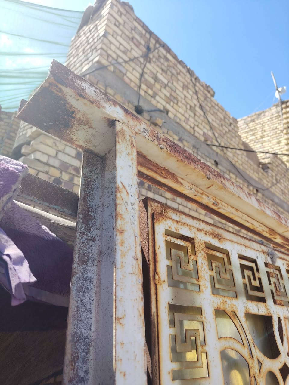 باب ريسي نضيف بقط بس رماده طاكه تلحم ثقيل جرجوبه شيلمان باب نضيف قيمه وخضه ***********
