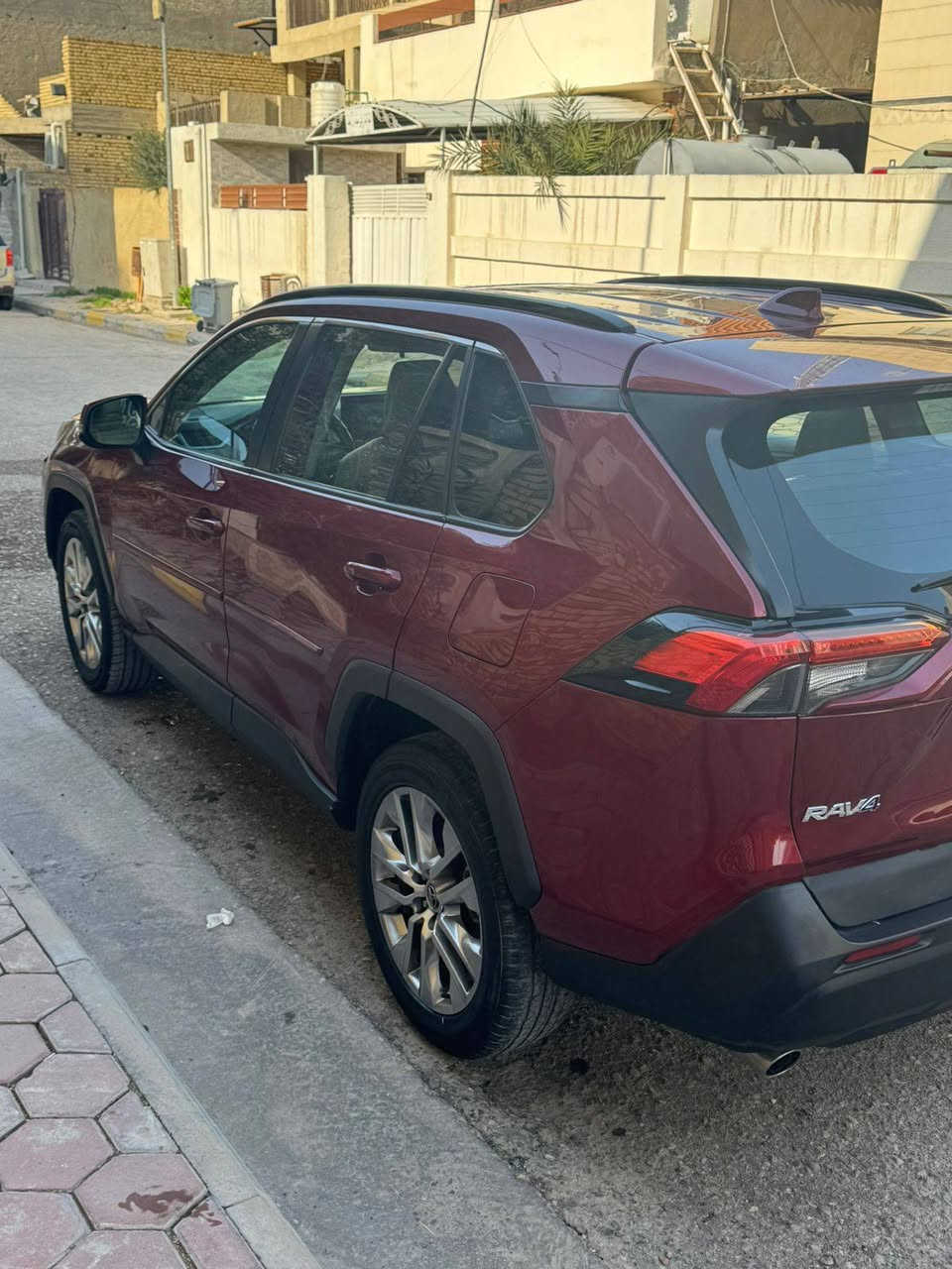 السلام عليكم راف فور موديل ٢٠٢٠ XLE فول مواصفات حادثها كما موضح بالصور بصمه فتحه كشنات جلد جنطه كهرباء كشن كهرباء السياره تبريد قطعتين رادار امامي جانبي نقاط عمياء توقف ذاتي ماشيه ٥٥ الف ميل وقابله للزياده تخم تاير جديد صدر جديد ادامه كامله السياره بالكوت مركز المدينه السعر المطلوب ١٩٨$ ***********
