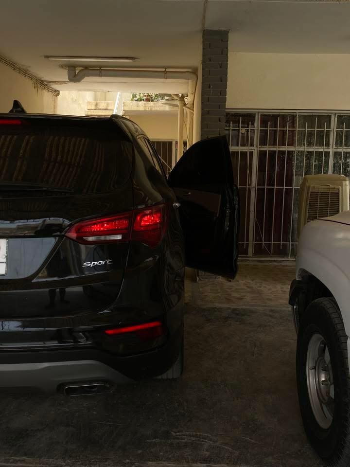 سلام عليكم للبيع سنتافيا 2018 وارد أمريكي 
فئة sport 
كشنات تدفئه كشن سايق كهرباء 
شاشه كبيره كشنات مخمل ابيض 
داخل لونين 
بصمه تشغيل 
نظام سبورت نظام منحدرات 
رقم بغداد بأسمي 
ماشيه 55 الف فقط 
حادث بنيد مبدل فقط وايرباك ستيرن  وبيه بارد بداية جاملغ بالعراق بدون صبغ 
سياره جديده كلش 
كير محرك بلاد  تبريد ثلج صدر جديد
مكانه بغداد زيونه 
*********** 
سعر 170 وبيه مجال
