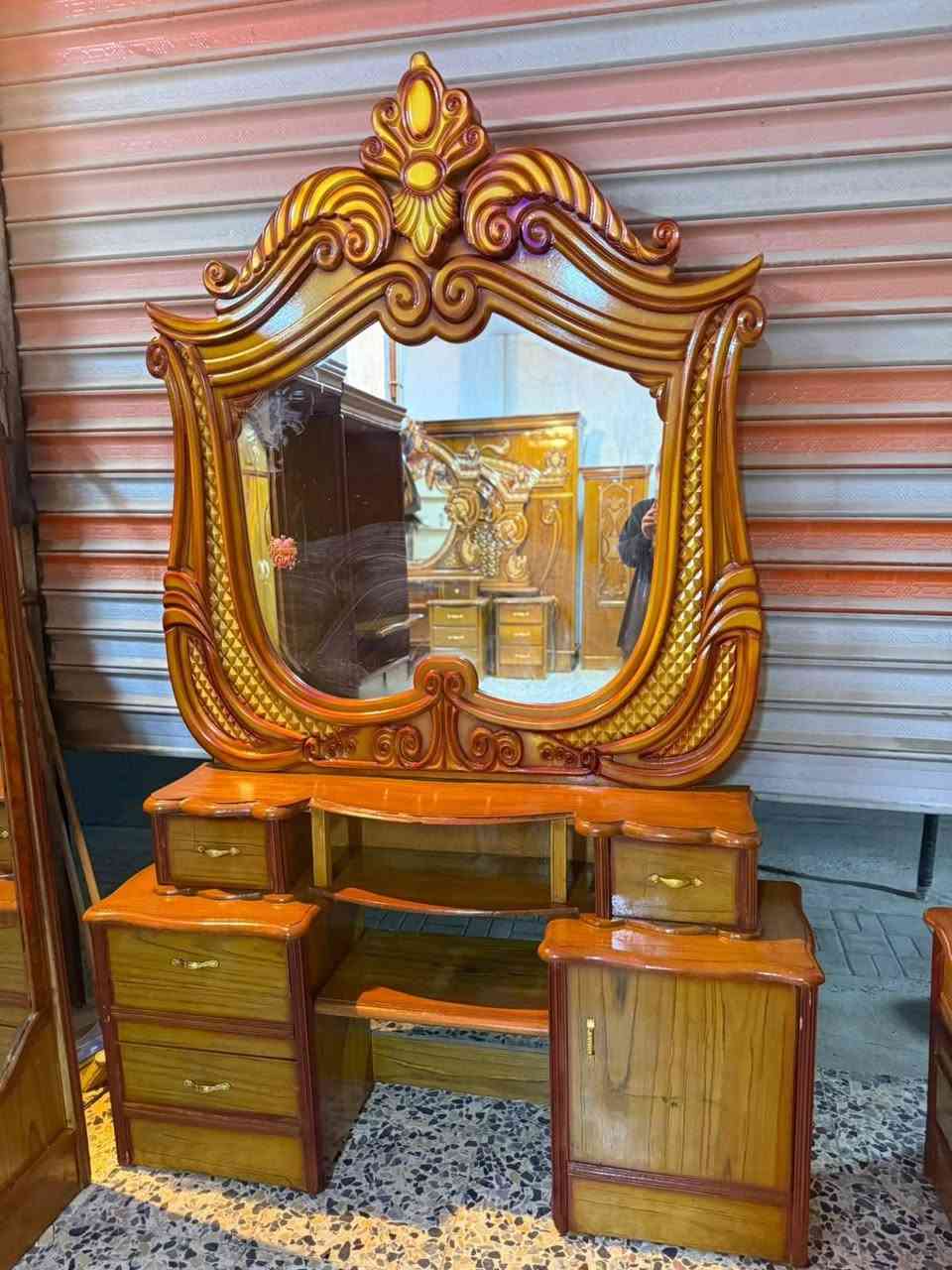 السلام عليكم 
غرفه صاج عࢪاقي مستخدام 
غرفه6/ابواب 📌
السعر 650
نضافه 80/💯 
معا نقل فقط داخل بغداد 
واتساب ***********
