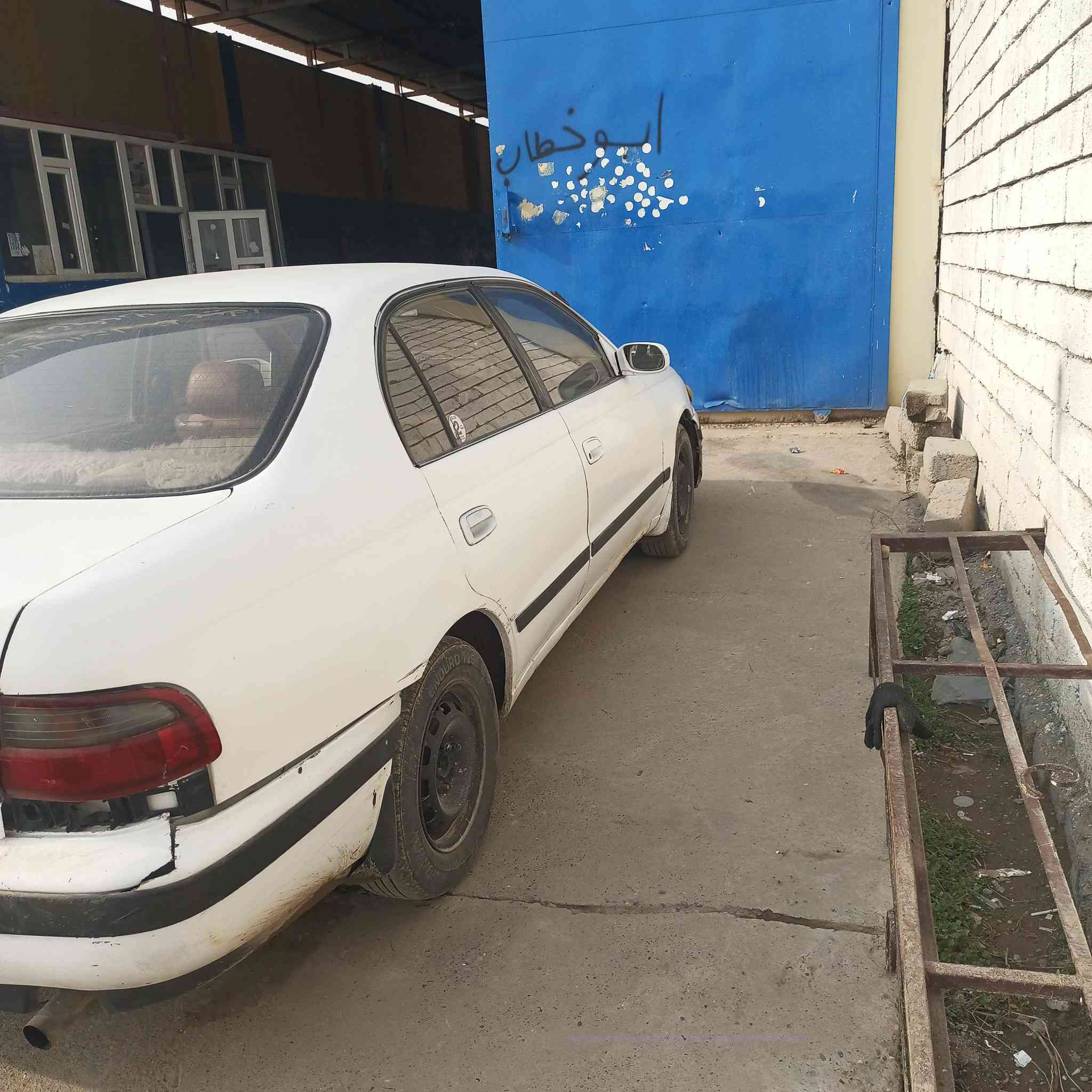 السلام عليكم كورلا فرخ بطه موديل 1994 السياره گص ومسجل شرط التحويل گير جديد محرك 18بدون صرف كهربائيات كلها شغاله طخم نضيف السعر 30ورقه عليها غرامات ينزلن من السعر مكانها ناحيه القياره للاستفسار الاتصال ***********
