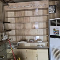ورحمه الله عندي فاترينات للبيع مالملابس مالعطور اي شي يرهمن وسبلت ٣ طن...