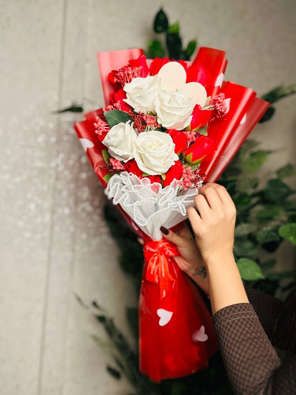 وقعتُ في حُب هذه التفاصيل.. شوفوا الجمال! 🥺❤️ بمناسبة عيد الحب بوكي ورد تختصر كل معاني اللطافة.❤️❤️❤️.

بعض الهدايا ليست مجرد أشياء، بل هي مشاعر مُغلفة بالورد.. شكرًا لمن جعل يومي أجمل بوجوده وبجمال ذوقه." 🌹✨

كأنها قطعة من الفن.. تناغم الأحمر مع الأبيض يعطي شعور بالفخامة. الورد مو بس هدية، الورد تقدير للروح." ❤️ شكرًا من القلب. 💍✨
مع كارت عبر بهدية تحچي عنك 💌

سعر البوكي ٢٥ الف


**إذا كنت صاحب هذا الإعلان وتريد حذفه لأي سبب، رجاءا أرسل رسالة إلى الدعم الفني**