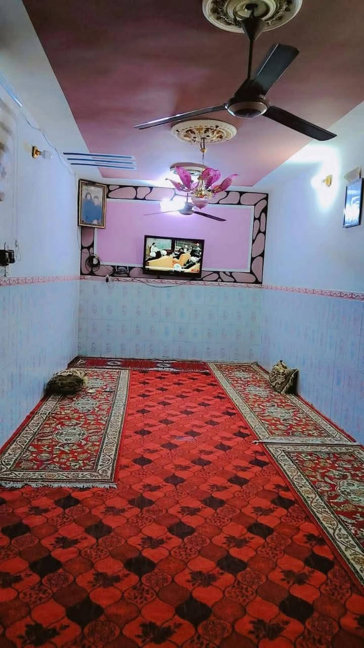 السلام عليكم بيت للبيع في الحمزه الغربي حي الحسين شارع الوسطاني يربط الشارع بشارع طه  بيت صفكم تريد مسلح بيت طابو صرف مساحته 220 بيت حلو ومرتب اتصال على هذا الرقم *********** بي واتساب
