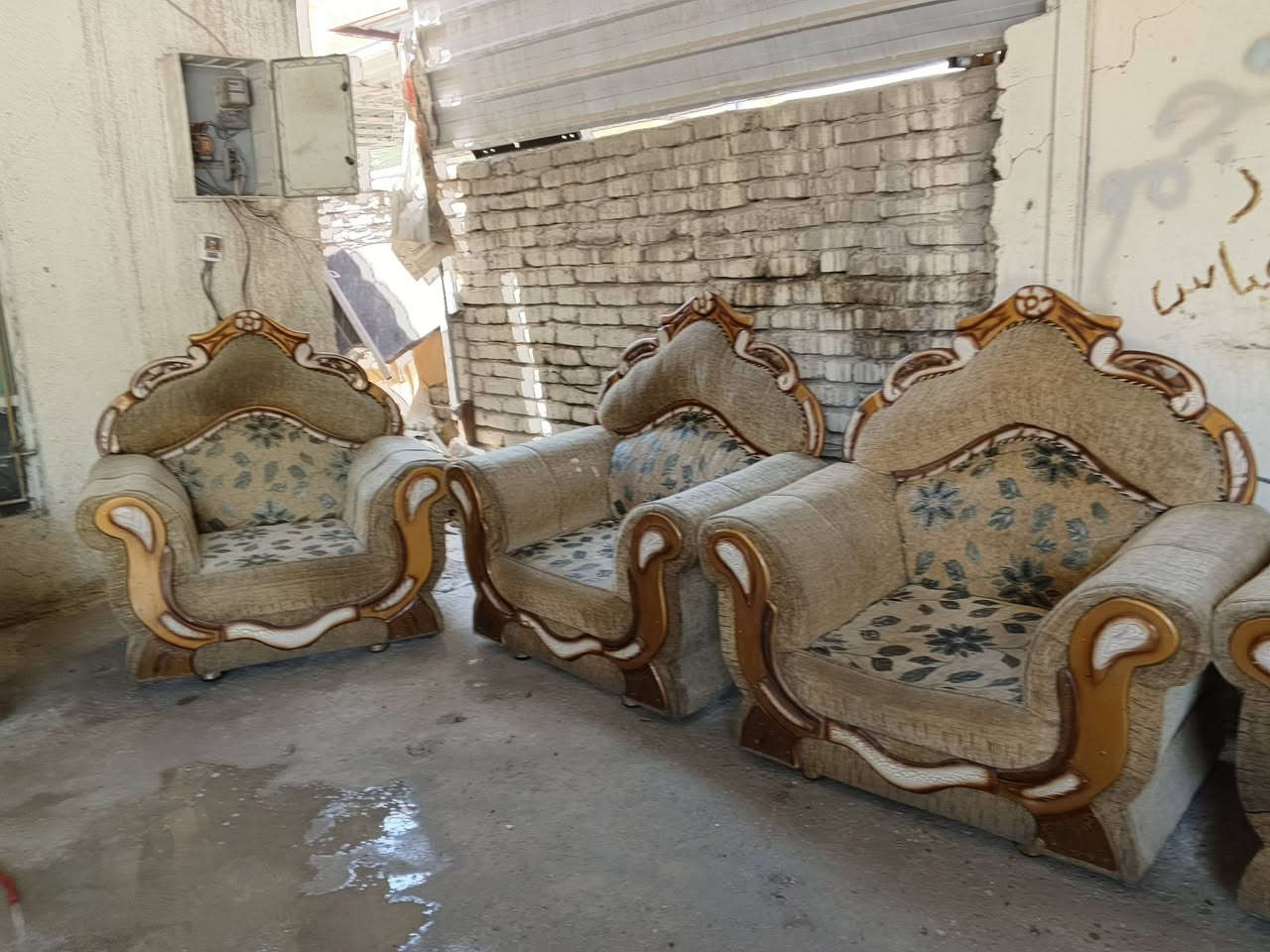 تخم عشر مقاعد تسكام وغراض للبيع بسعر مناسب العنوان بابل الحمزه الغربي الحي العسكري الاستفسار ***********
