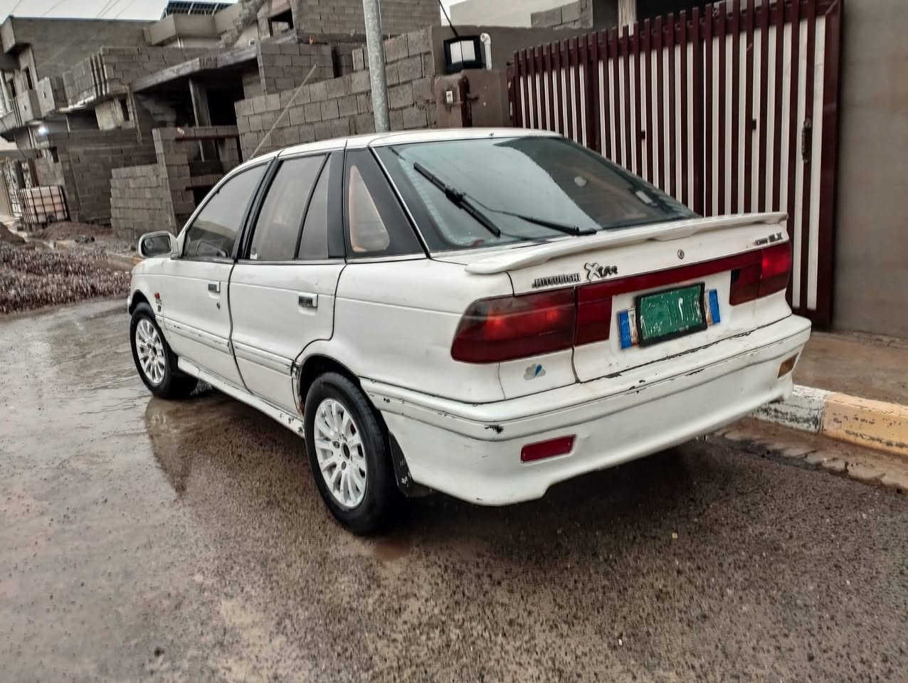 ميسيوبوشي لانسر. بدون صبغ سياره اقتصاديا جدا بنزين وعطلات باور ستيرن  قفل مركزي جامات كهرب فتحه سلايت.گاعيتها وقواعد دبلات وشواصي نظيفه بدون اي خياس بلادي. صدر ودبلات قبل شهرين مسوي تايرات طخم فوق النص عمر. گير جيد سلس جدا بالتبديل. محرك يريد تجفيت. وكيل اول يحول وجايب صحة صدور وكاله باركود. وكملت فحص هزه فقط تعمل عقد مروري وتحول غرامه مخالفات مروريه ٣١٠عليها تنزل من السعر25 مكانها ناحية الگوير. م/***********
