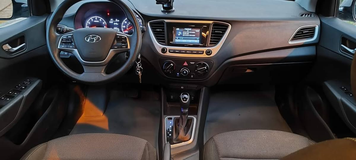 سلام عليكم
للبيع اكسنت موديل 22 معوقين سنتين وتصير حره

ماشيه 54

محرك دوش دبل نوزل وارد امريكي 
سعر 117 وبيها مجال
***********
