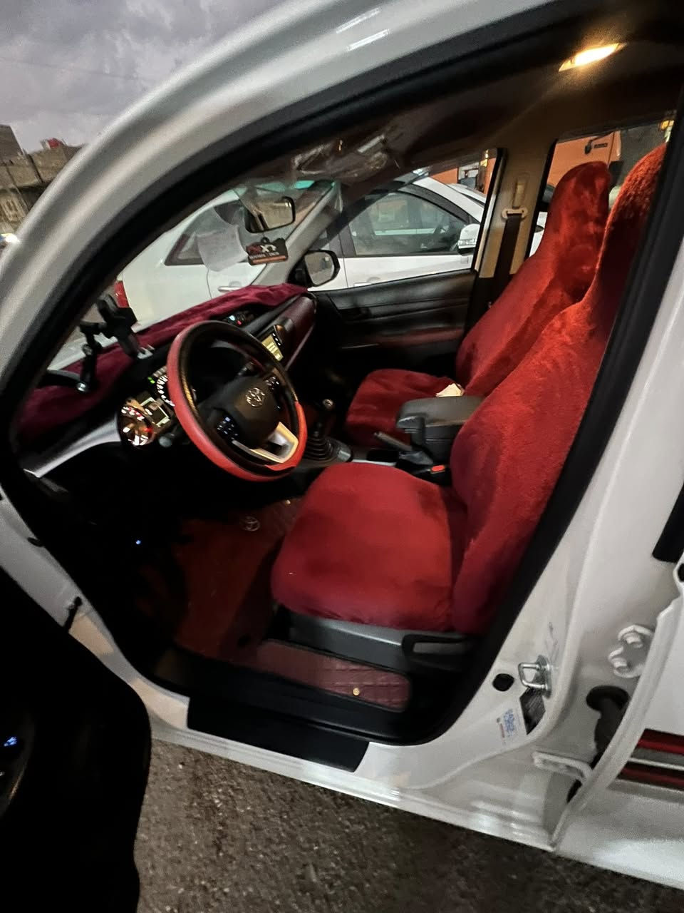 السلام عليكم للبيع 2025 ماشيه 4000بعدهه زيرو السياره رقم بغداد السياره مكفوله كفاله عامه مكان السياره بغداد الحبيبيه رقمي *********** تحويل ثاني يوم
