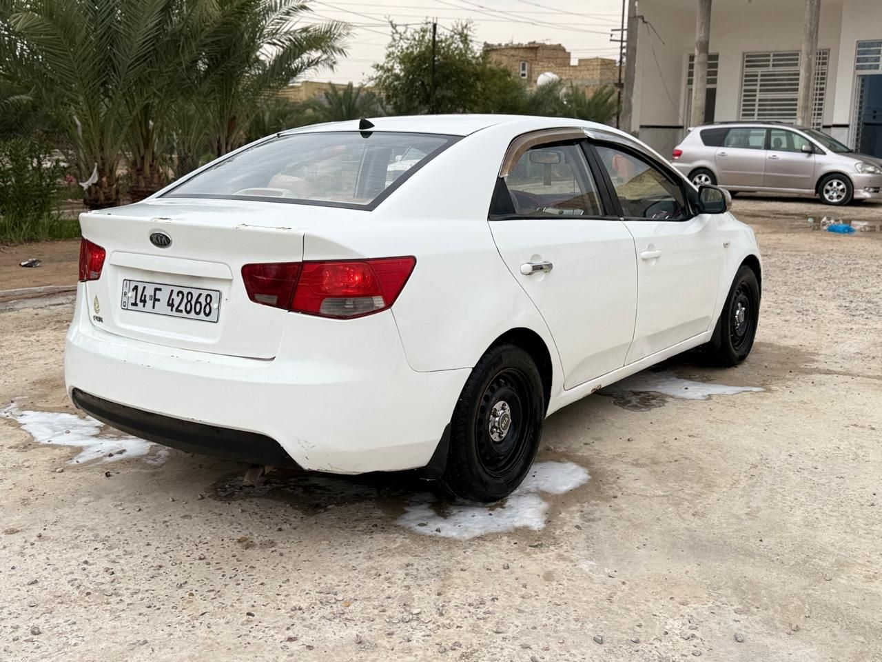 السلام عليكم ***********
كيا فورتي موديل 2010 خليجي 
  رش حزام فقط ب ولباقي كفالة عامة ،رقم بصرة أنكليزي بسمي تحويل ثاني يوم سيارة جاهزة مكينة كيرجدد تبريد حدادية جاهزة أي نقص مابيها
عنوان ناصرية,//السعر 82
