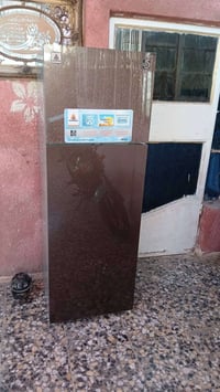 ثلاجه نضيفه عوزه ماطور قيم وخذ مكانه شهداء البياع نضيف ٠٧٧١٩٩٦٣٧١٢