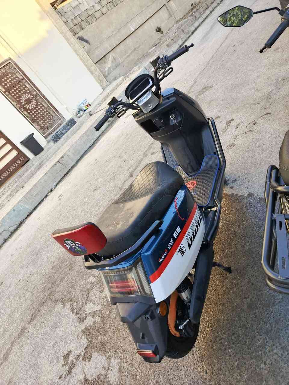 السلام عليكم ماطور شحن للبيع بطاريات وضع شركه *********** سعره 695 ماطور ما الشغل
