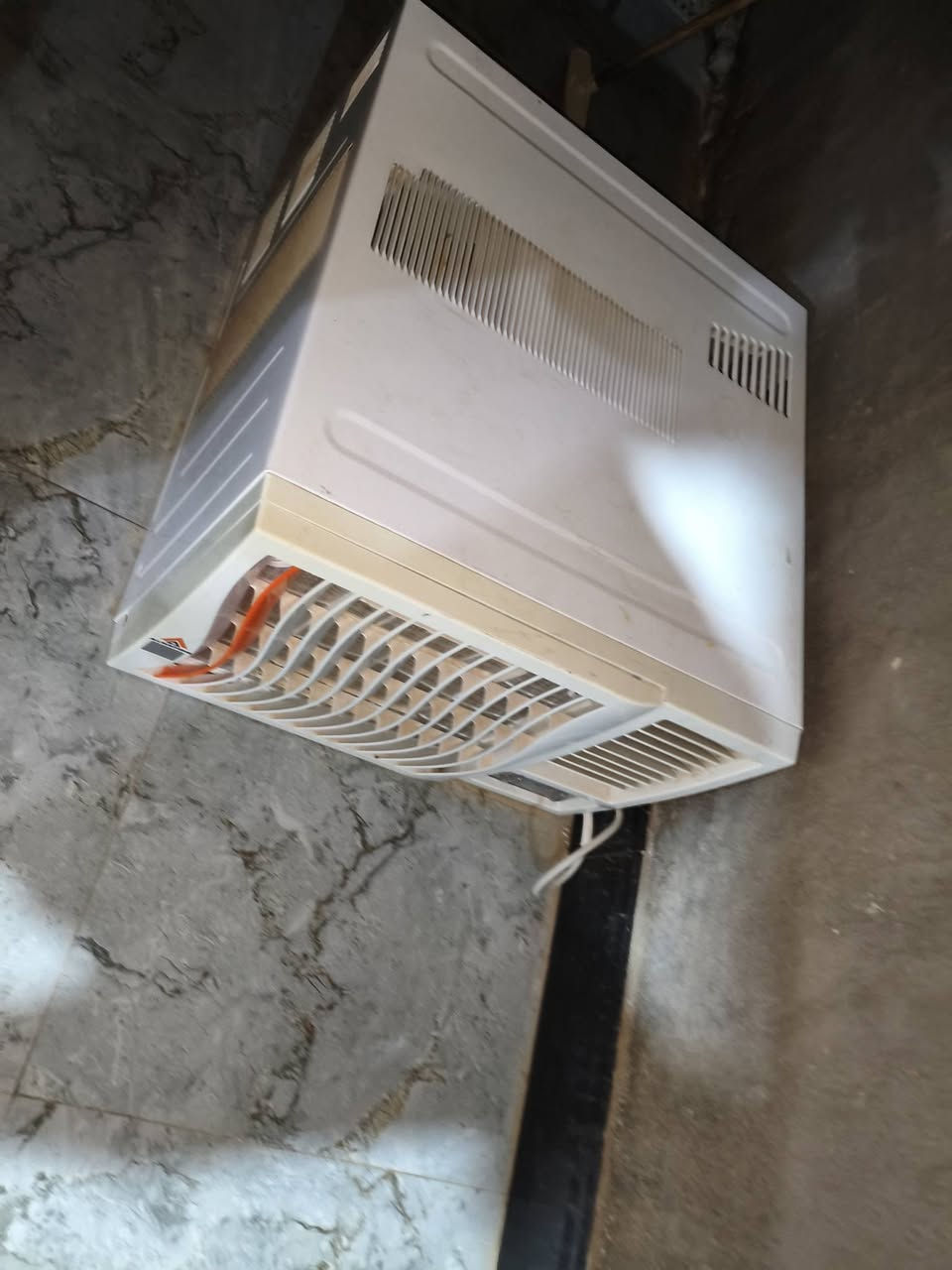 سلام عليكم
مكيف حافظ جديد كلش،شركه ب250قفل
 سبلت اواكس 3طن مبدل كارت فقط ب750
سبلت 4طن3فيز بلادي جاهز كرات جوكر ب750
سبلت 5طن 3فيز مبدل ماطور ب800
سوك شيوخ ***********
