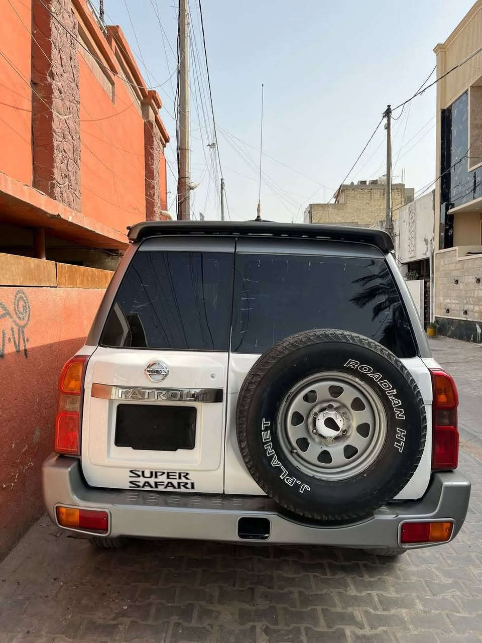 سلام عليكم نيسان باترول البيع سلك محدثة 19 بس خارج مزاد وزارة الداخلية رقمهه كامل هزه كامله بس عل بصمه ونستلم رقام صبغ عام ٢٠٠٥ مكينه ٤٠٠٥ كير عادي بخاخ غاز ١٠٠ التر بنزين ٤٠ التر الوكير شغال ربل دبلات الويات هسه شادهن ضربه باب سايق خفيفه السعر ١٠٥ وبيهه مجال

***********
