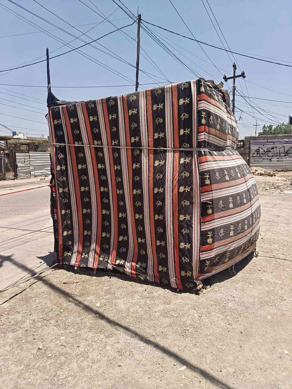 تكيه للبيع هيه وجادرها وقماشها خاص 
او على رقم ***********
