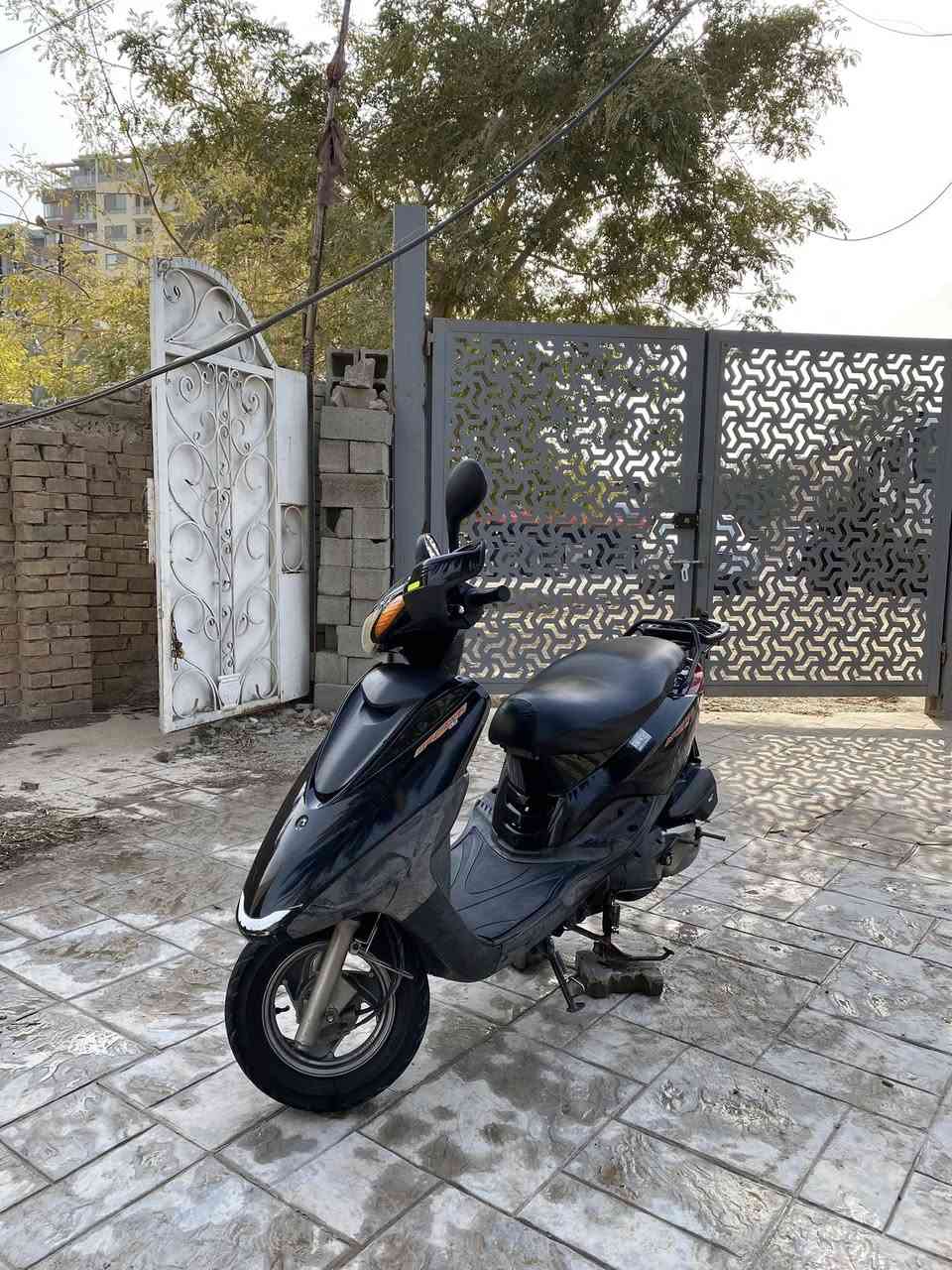 السلام عليكم شباب للبيع دراجة بريز لايت عالي كابريتة  مناقصها شي الدراجه نضيفة والمكينه مملعوب بيها دهن لكمولي  كل ١٥ يوم ابدل شوف  الدراجة بعينك وكلبها وجيب فيتر وياك عجبتك واتفقنا شايف الف خير معجبتك كلي خويه معجبتني  براحتك واني الممنون مكاني الحرية او ساحة عدن سعرها ٨٥٠ وبيها مجال وهذا رقمي ***********
