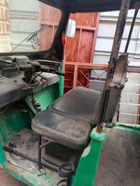 تكتك لبيع صيني بدون رقم شغاله السعر 6مليون وبيه مجال اتصل  07722288715