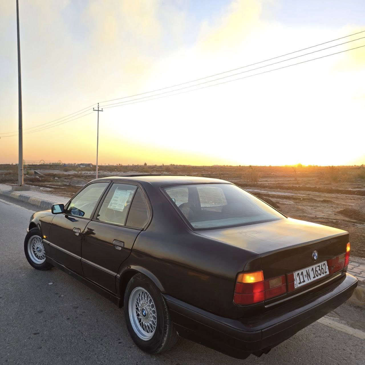 Bmw525i بلادي
وارد يابان✅️
 مسكر عدل المرغوب✅️
محرك وكير شرط،جدد توني شادهن✅️
كير اوتو ✅️
بجم عريض✅️
شرط تبريدثلج منضومه كله جديده توني شاده✅️
كهربائيات كله شغاله✅️
جام كهرباء اربعه✅️
رقم بغداد انكليزي الجديد✅️
 صدر جديد✅️
تخم تاير جديد✅️
ويل خليه✅️
سلايد "فتحه" ✅️
مصبوغه عام للجماليه بدون ضربه✅️
السياره لاخياس ولاجراد✅️
منضومه لايتات زنون ✅️
موديل1992 تحويل ثاني يوم 
السعر 60 وبيها مجال بسيط
***********
***********
