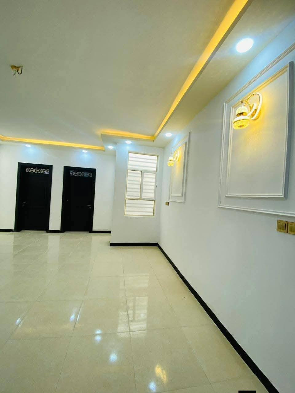 بيت🏠🤑 53مليون وبيه مجال 🤑
***********

بيت مساحه 150م #طابو_زراعي سند 25

#قريب_شارع_لحولي 

(عنوان لمكتب ) 
(  عمود 330 شارع الصب مقابل ملحق قريه الغدير                                

بيت جاهز مفتاح 🔑 
أساس وسقف صب مركزي 

منطقه كامله السكن #شوارع_تبليط 

غرفتين+ صاله + استقبال+مطبخ معزول + صحيات 

#مدارس // ماء//. كهرباء//. تبليط  /. خط مولد ذهبي 

وتساب
***********

ملاحظه// توجد لدينا كل المساحات من دور او قطع
