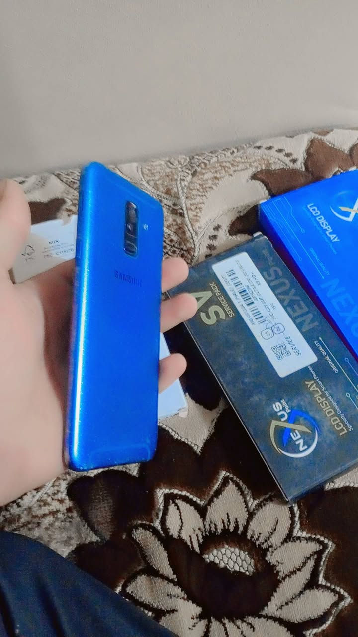 السلام عليكم للبيع جهاز كلكسي A6 مبدل شاشه 65 بي مجال 
***********
