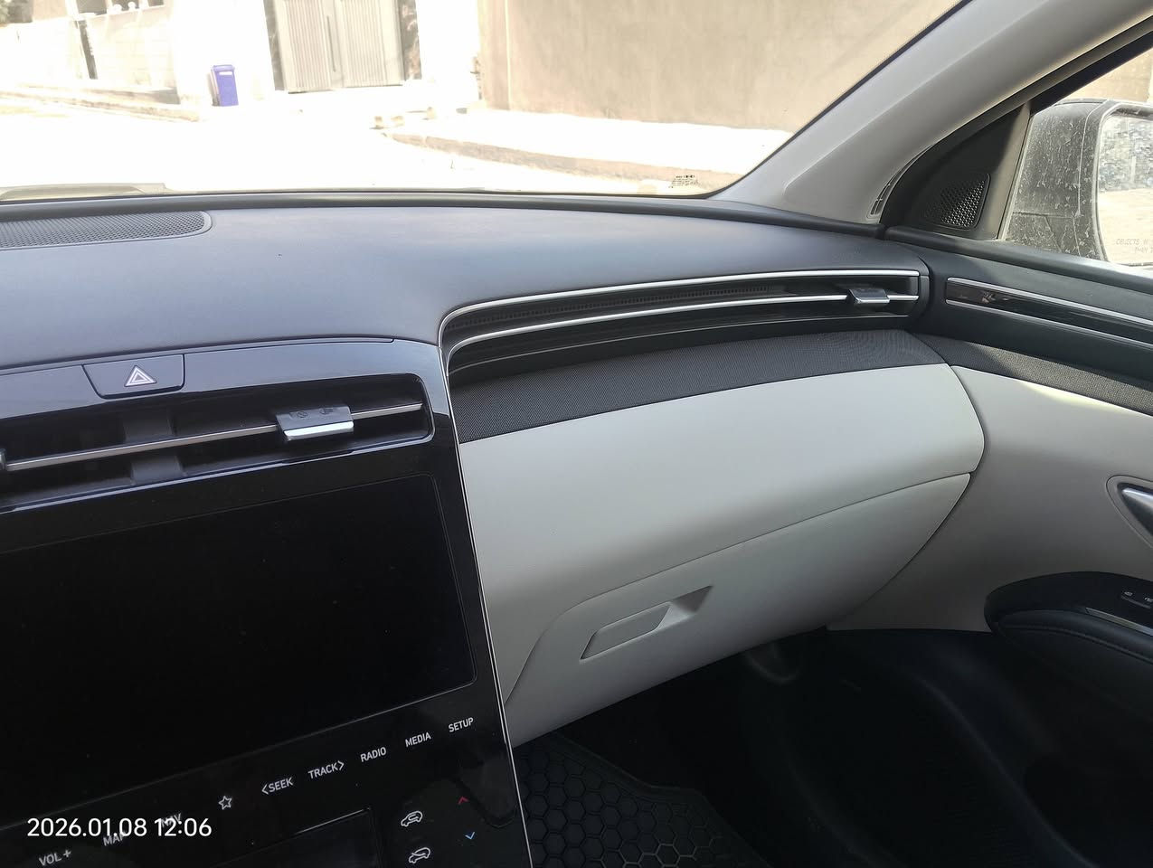 السلام عليكم توكسان هايبرد وارد امريكي محرك ١٦٠٠ تيربو كامل مواصفات بصمه فتحه كير لمس اوودكم شنو اسمو كشنات جلد ابيض تدفئة تبريد حساسات كامرات امامي خلفي بالمري ٣٦٠درجه  كلشي موجود ماشية ١٧٠٠٠ ميل
ايرباك ستيرن فقط بدون تبديل اي قطعه السعر ٢١٠
الاستفسار ***********
