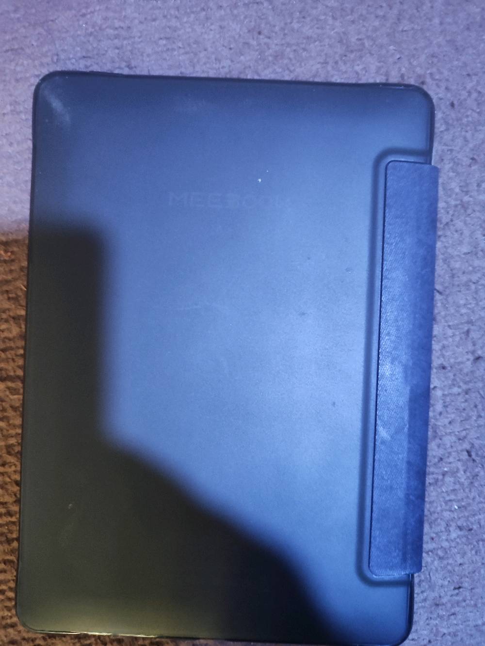 جهازين مخصصات للقراءة وحماية العين بنظام الآندرويد كاملات مع شاحن وكفر وكارتون زلغ ما بيهن الجبير ب250 الف والزغير ب350 الف.